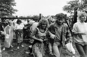 People of East Germany traversing a Hungary border　